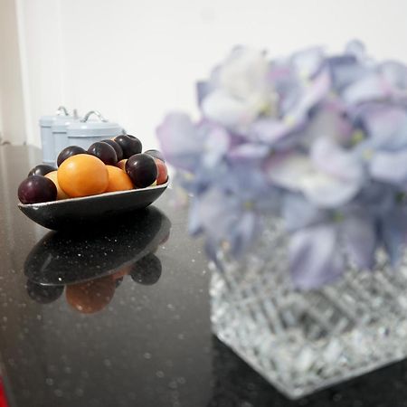 Luxury London House Sleeps 13, 2 Minutes To Metro Villa Kültér fotó