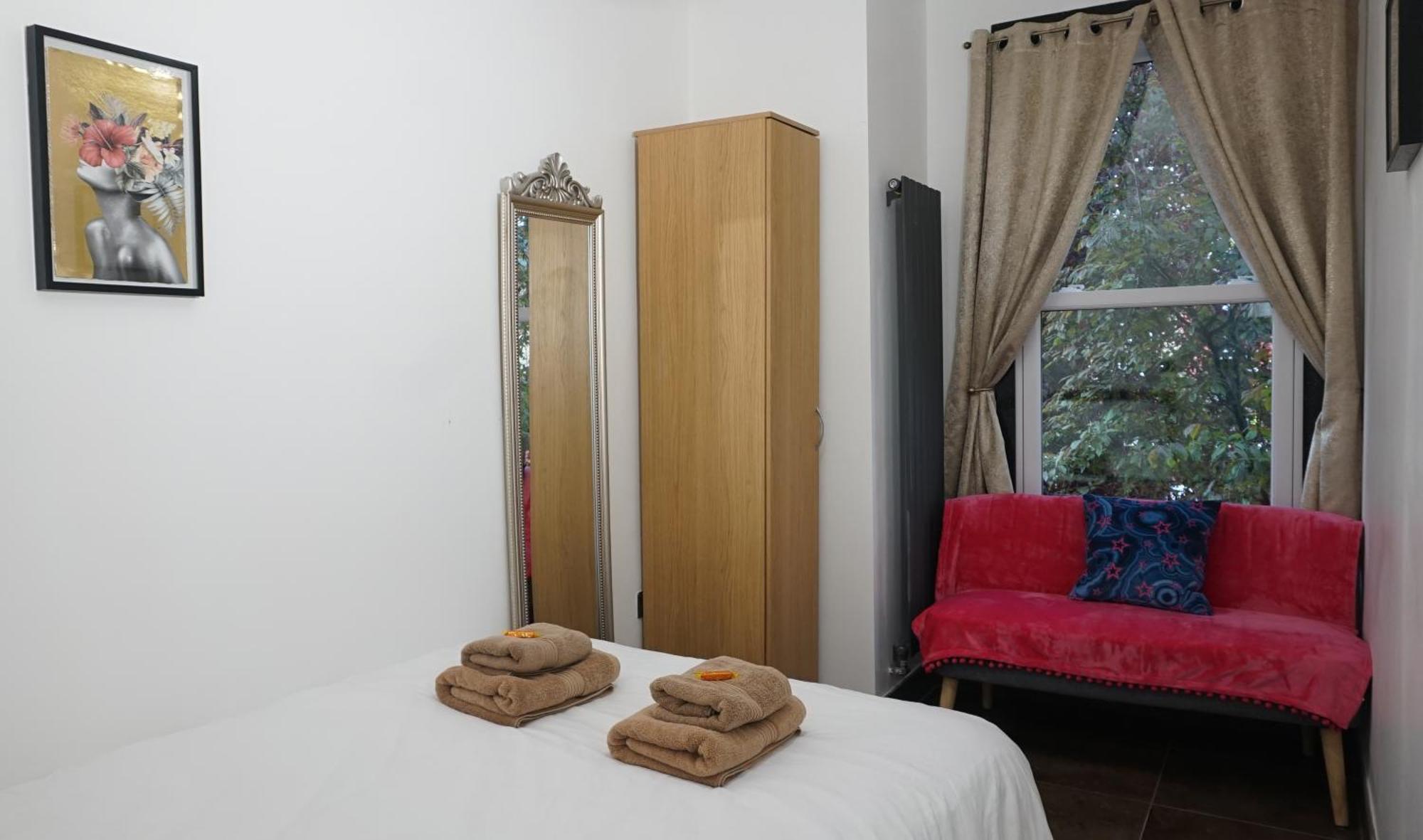 Luxury London House Sleeps 13, 2 Minutes To Metro Villa Kültér fotó