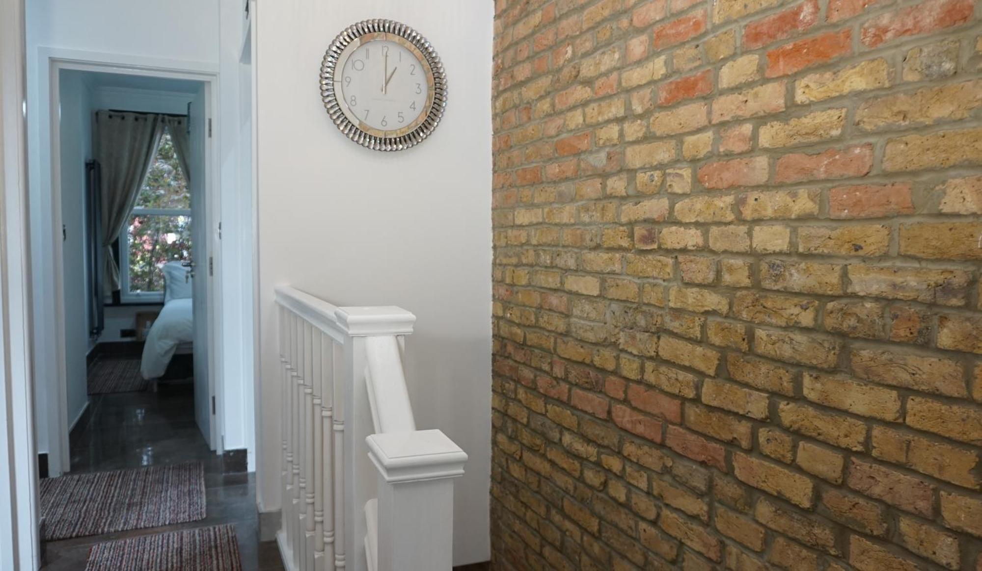 Luxury London House Sleeps 13, 2 Minutes To Metro Villa Kültér fotó