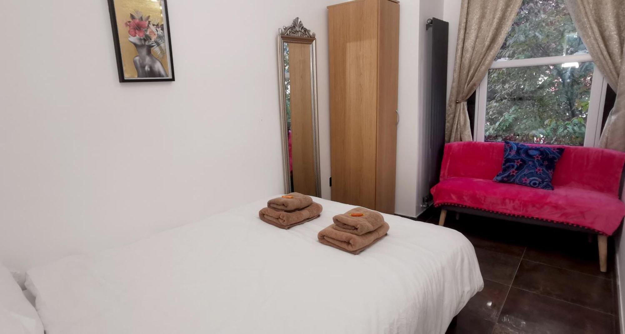 Luxury London House Sleeps 13, 2 Minutes To Metro Villa Kültér fotó