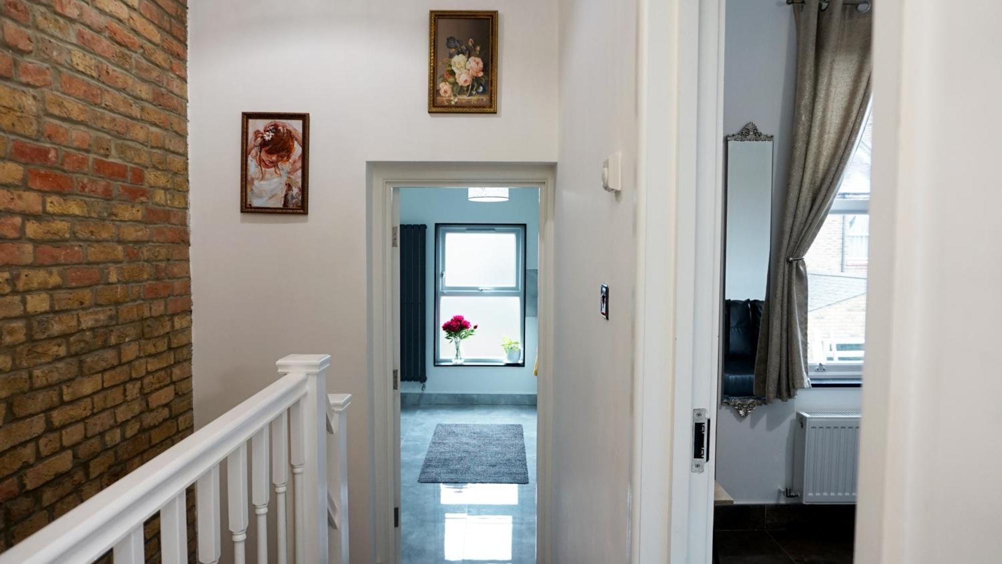 Luxury London House Sleeps 13, 2 Minutes To Metro Villa Kültér fotó